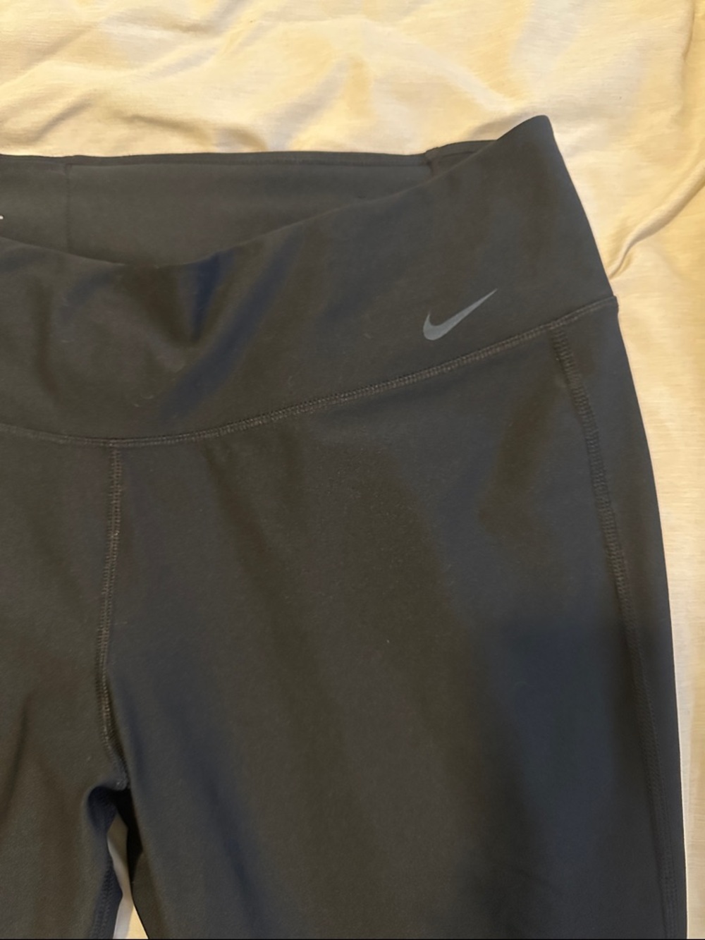 CLOSET SALE ๐๏ธ
Nike Black Capri Athletic Leggings - Picture 2 of 4